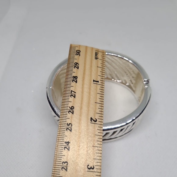 Premier Design Hinged Bracelet 7” Chunky Statement Bangle Silver Tone - Picture 6 of 9